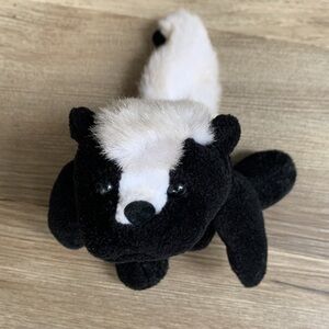 Floppies by GANZ 9" Benny Skunk CH1497 laying Bean Bag 1996 Floppy BeanBag Plush